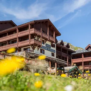 Village Montana Hotel